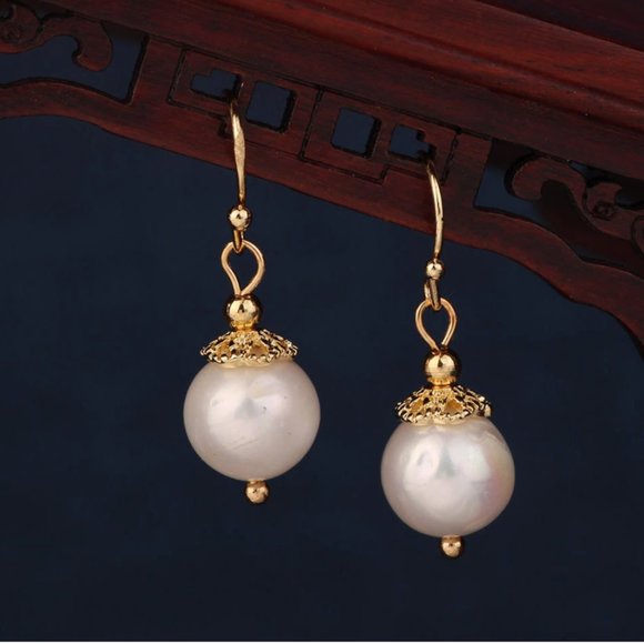 14K Gold Natural Freshwater Pearl Earrings - Picture 5 of 10